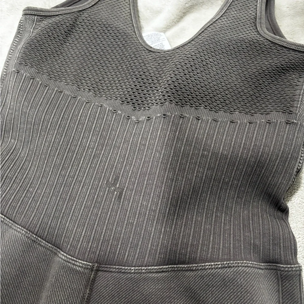 JoyLab Taupe Textured Sleeveless Top - Picture 3 of 6